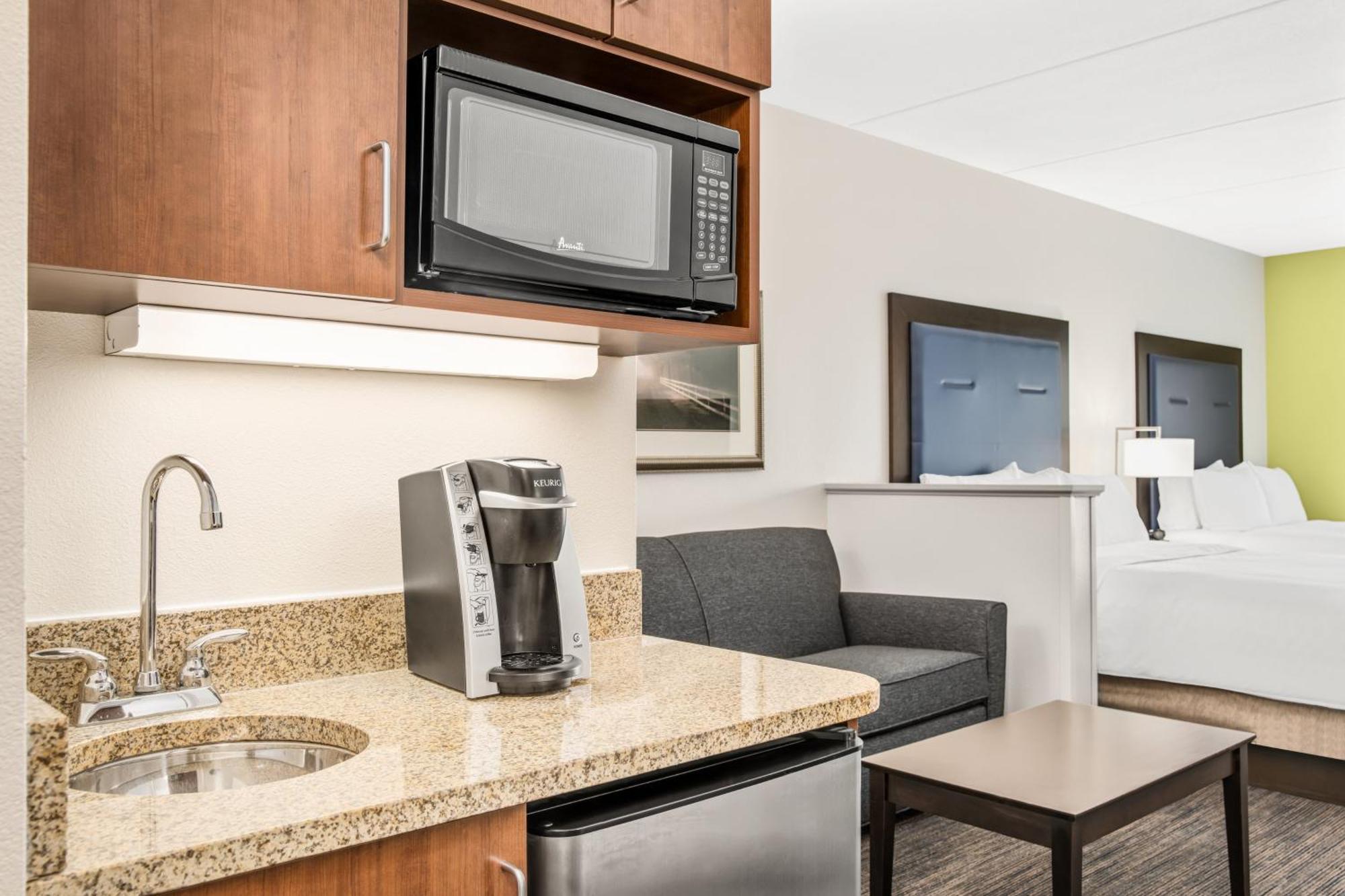 Holiday Inn Express & Suites Wilmington-Newark By Ihg Exterior foto