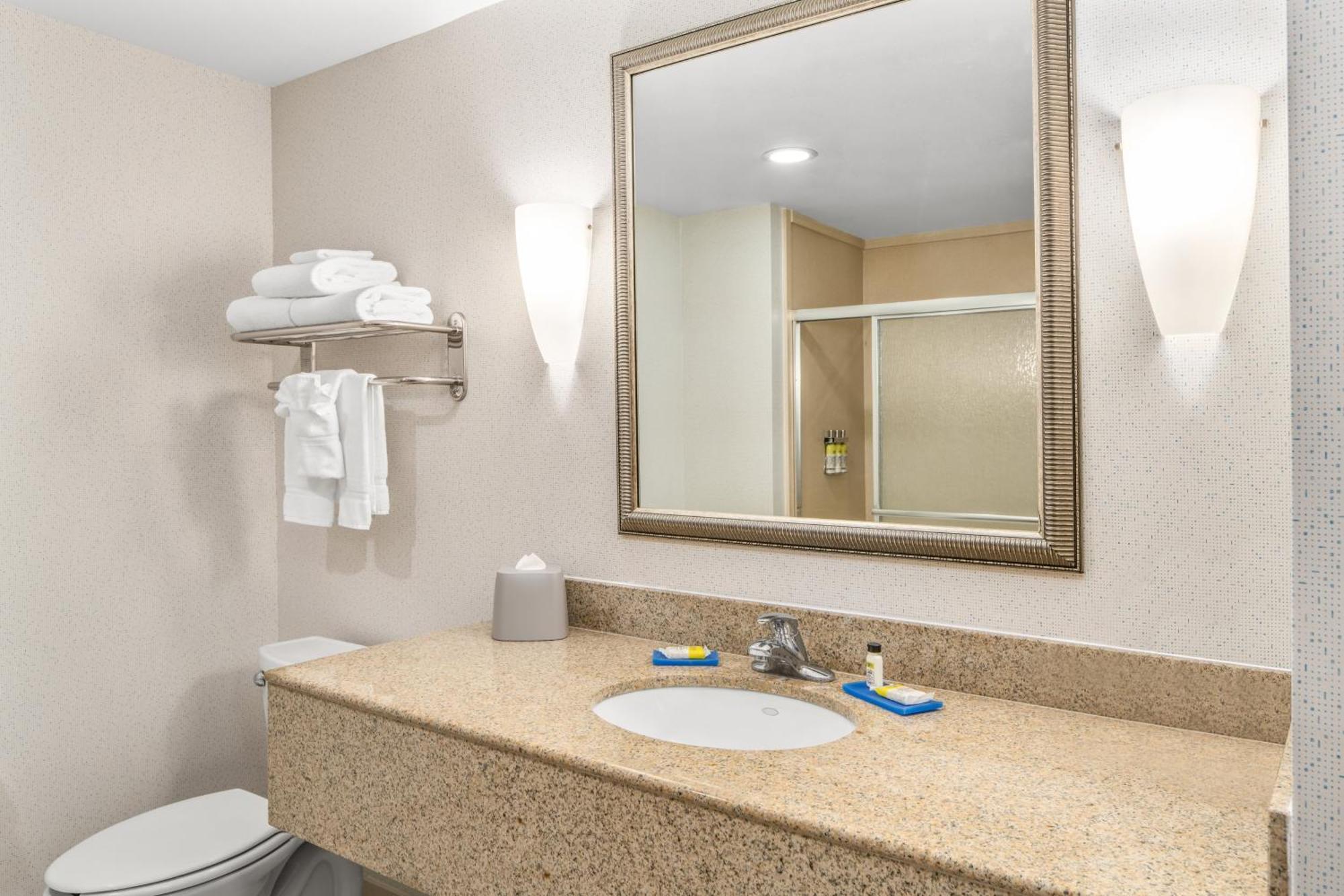 Holiday Inn Express & Suites Wilmington-Newark By Ihg Exterior foto